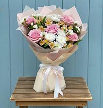 Букет цветов из:  Гвоздики, Орхидеи и Розы в Чернолучинском