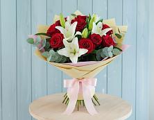 Букет цветов из:  Лилии и Розы в Чернолучинском