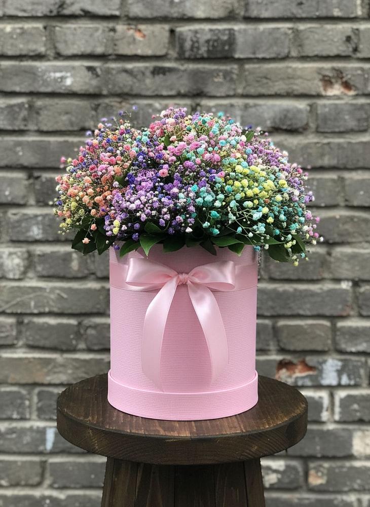 Цветочная композиция из Гипсофила и Розы в шляпной коробке в Чернолучинском