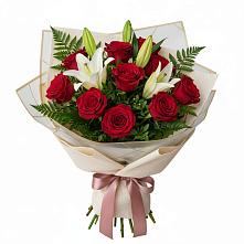 Букет цветов из:  Лилии и Розы в Чернолучинском