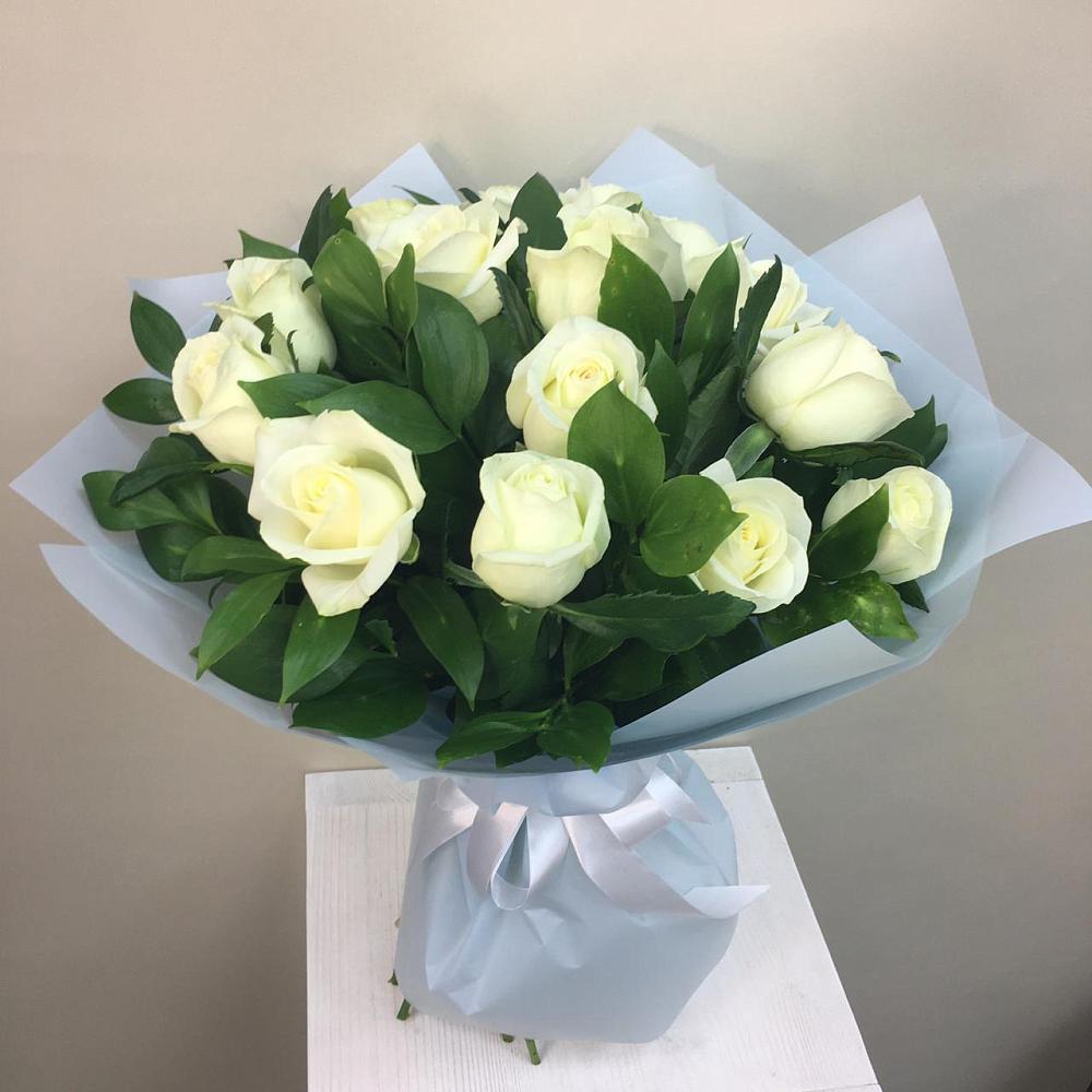 Букет 15 Белых роз Проуд в Чернолучинском