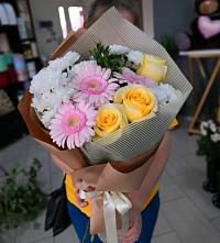 Букет цветов из:  Герберы, Розы и Хризантемы в Чернолучинском