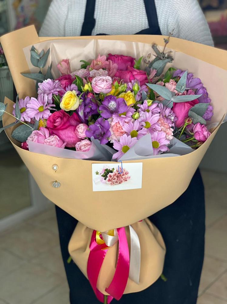 Букет цветов из: Хризантемы, Гвоздики и Альстромерии в Чернолучинском