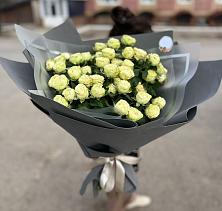 Букет Белые кустовые розы Солинеро в Чернолучинском