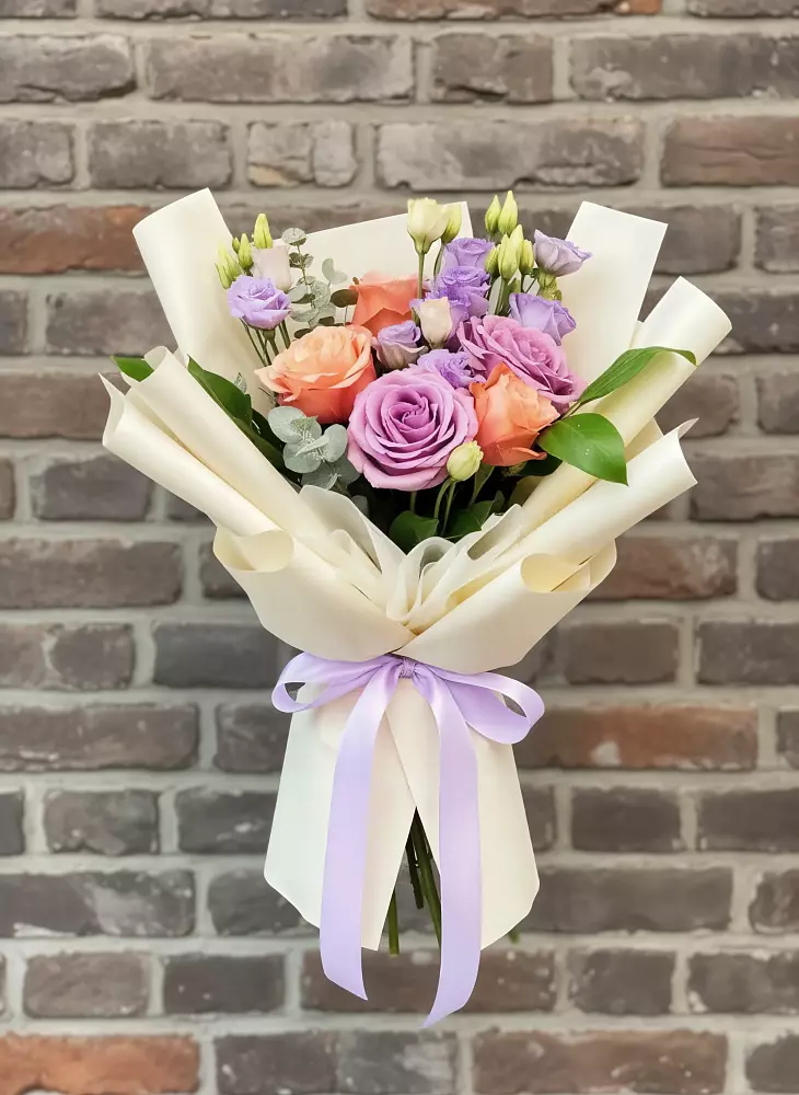 Букет цветов из: Лизиантусы и Розы в Чернолучинском