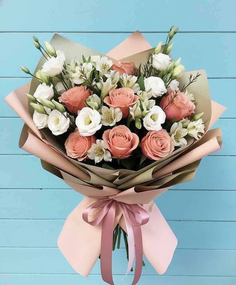 Букет цветов из: Розы, Альстромерии и Лизиантусы в Чернолучинском