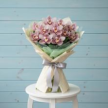 Букет цветов из:  Орхидеи и Розы #REPLACE_PRED# Чернолучинском