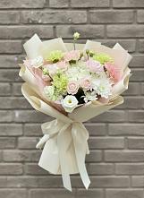 Букет цветов из:  Гвоздики, Розы, Лизиантусы и Хризантемы в Чернолучинском