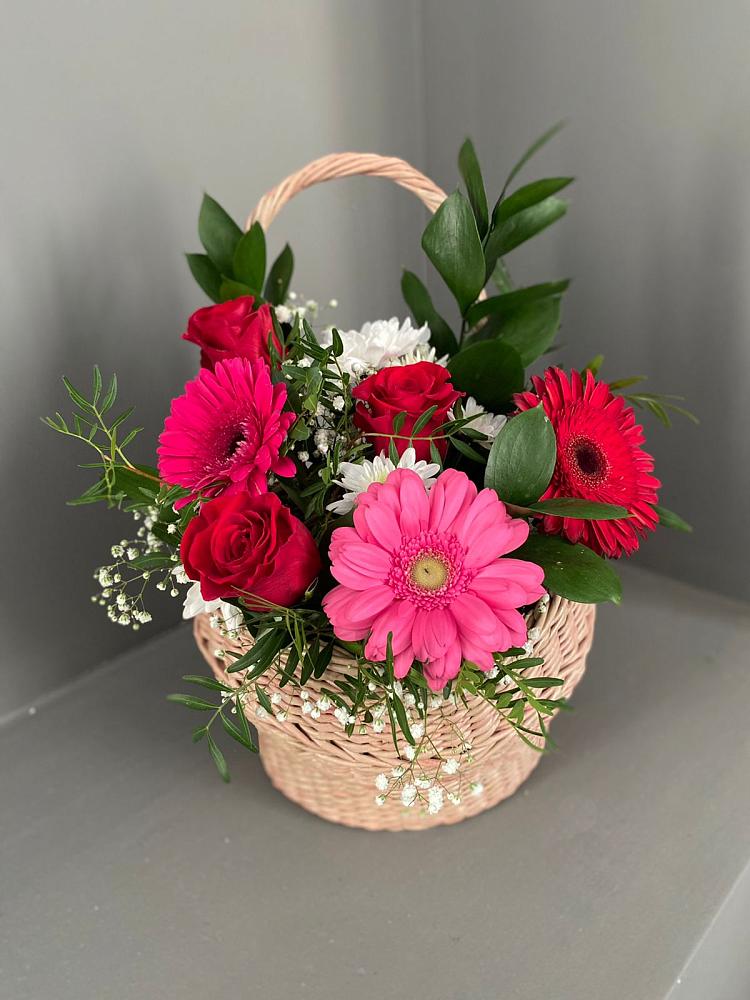 Цветочная композиция из Розы, Хризантемы и Герберы в корзине в Чернолучинском