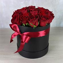 Цветочная композиция из Розы в шляпной коробке в Чернолучинском