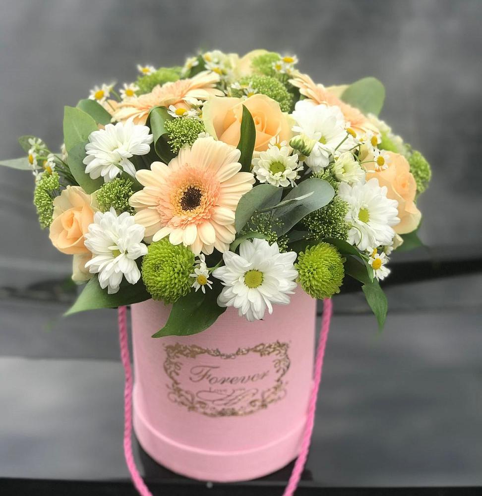 Цветочная композиция из Розы, Герберы и Хризантемы в шляпной коробке в Чернолучинском