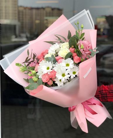 Букет цветов из: Розы, Лизиантусы и Хризантемы в Чернолучинском