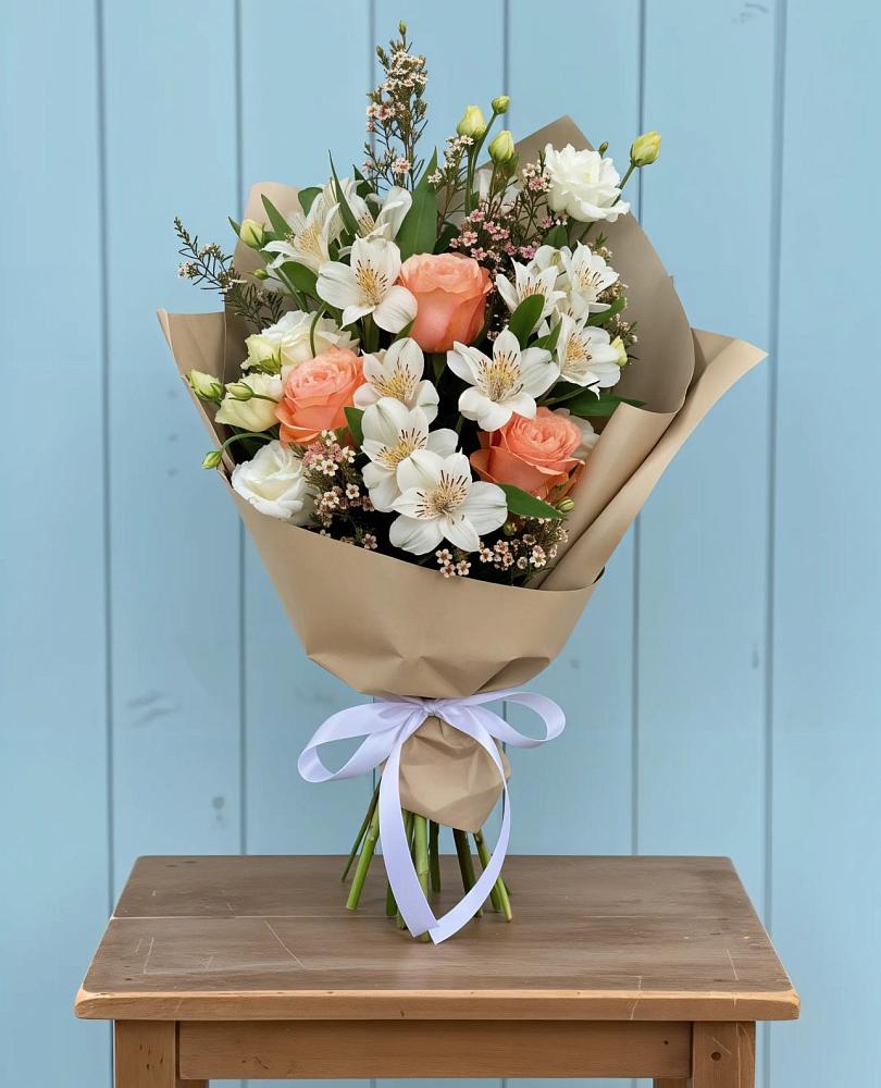 Букет цветов из: Альстромерии, Лизиантусы, Розы и Хризантемы в Чернолучинском