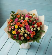 Букет Микс из разноцветных кустовых роз в Чернолучинском