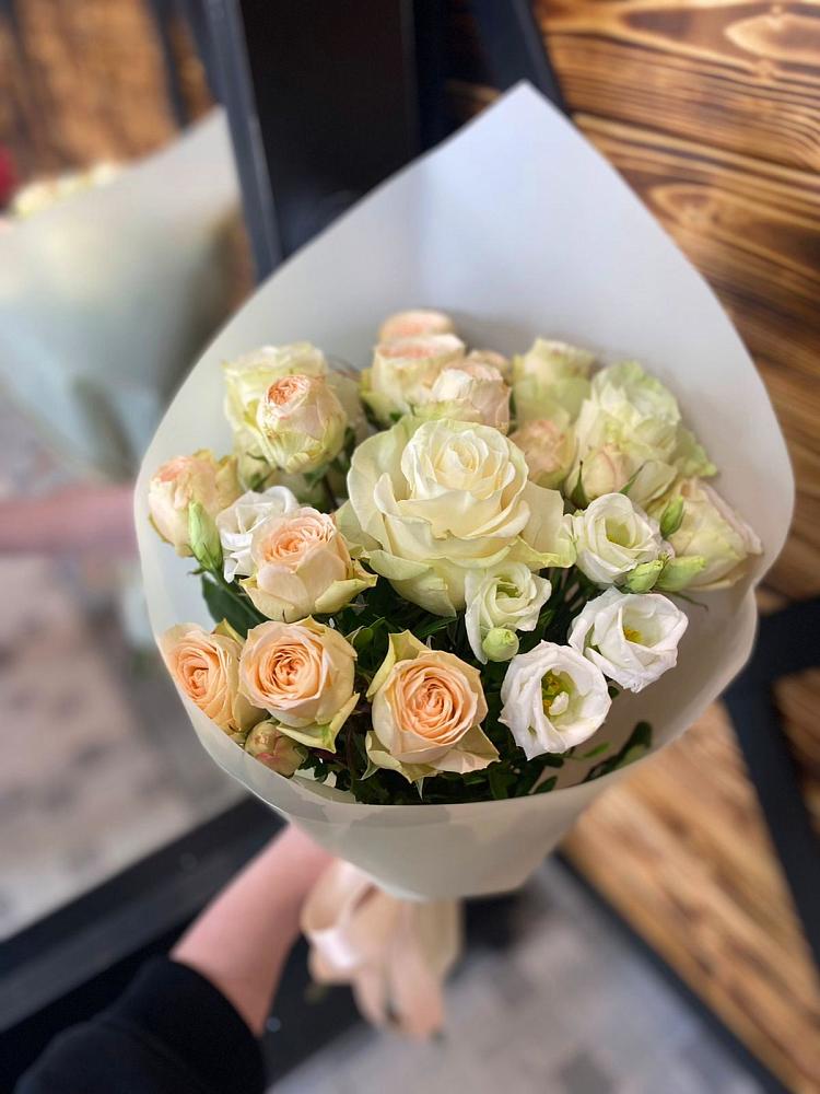 Букет цветов из: Розы и Лизиантусы в Чернолучинском